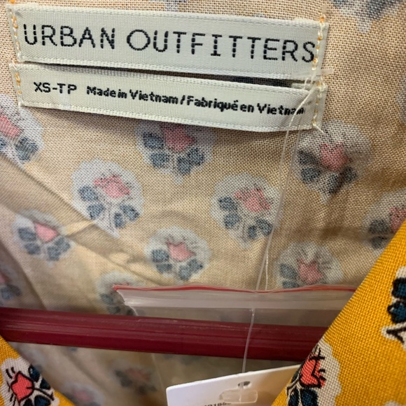 Urban Outfitters short sleeve cropped button down blouse - Picture 3 of 5